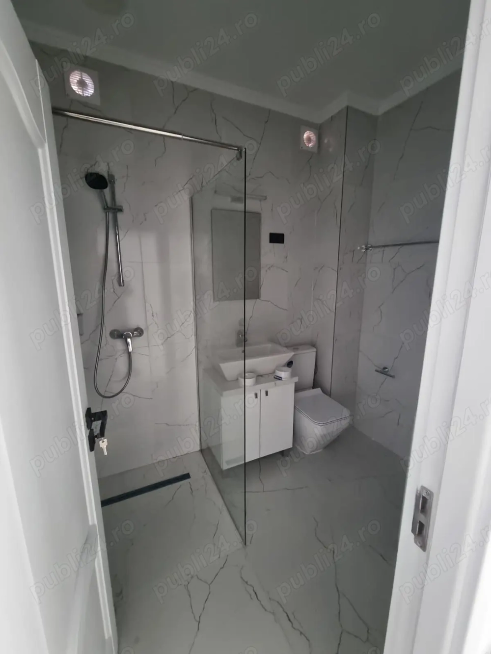 Inchiriez apartament 1 camera zona Intim.