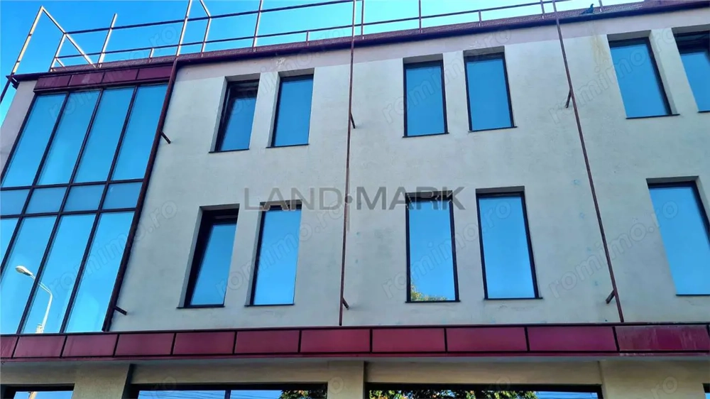 Cladire comerciala 600 mp utili , zona Sagului