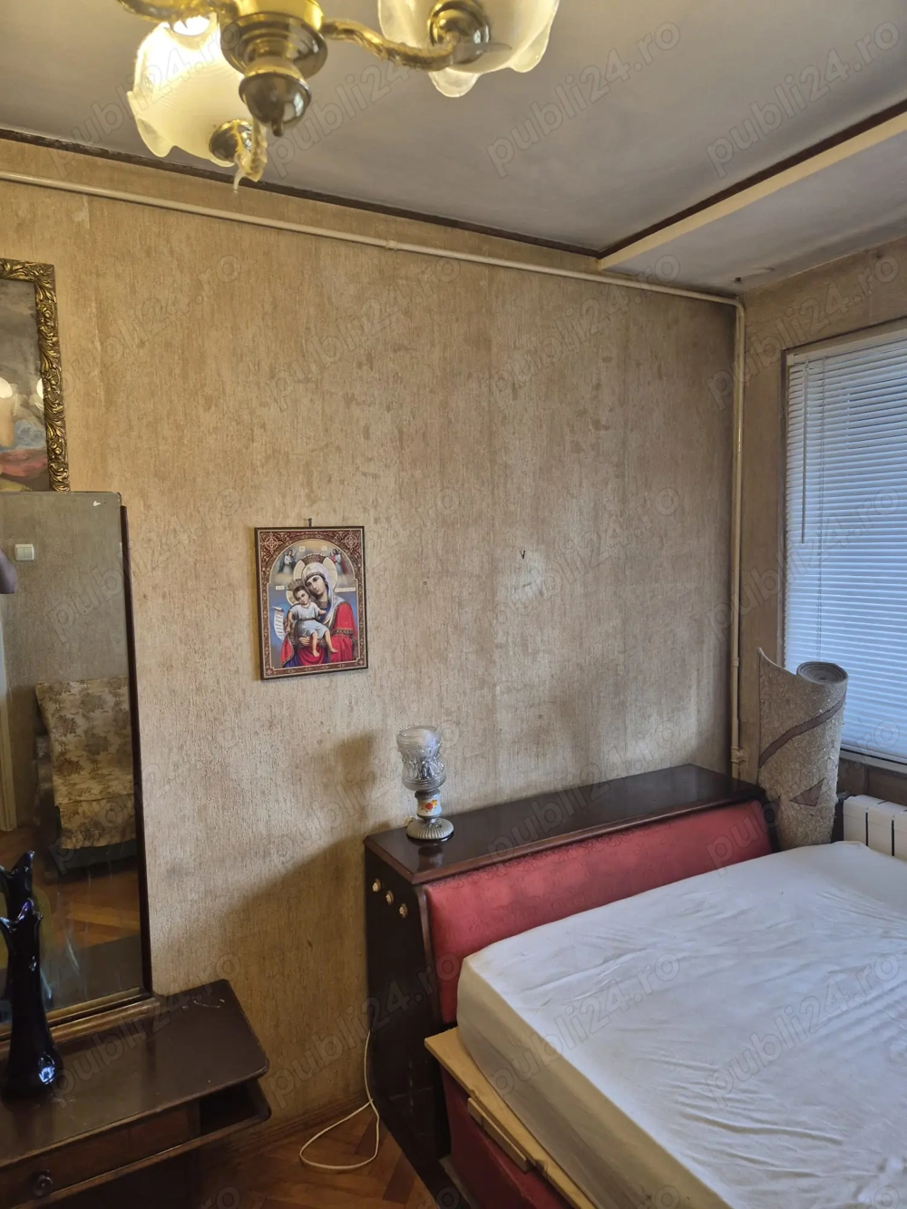 Vand apartament doua camere