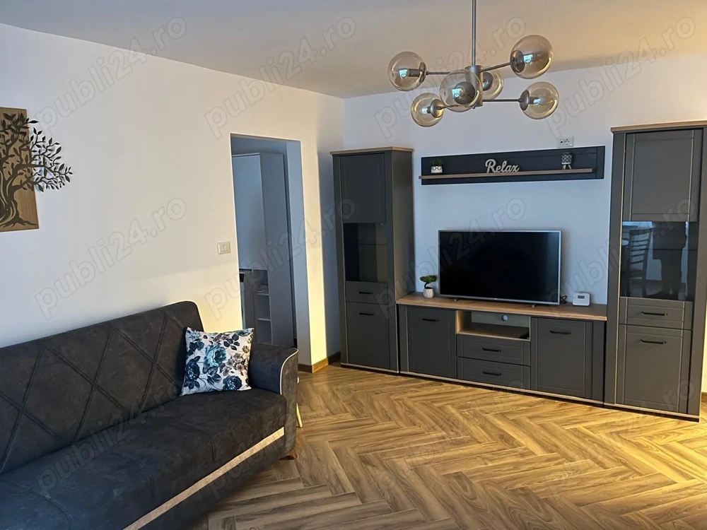 De Închiriat Apartament 3 camere Zona Cetate