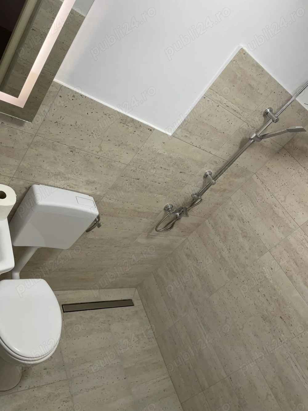 Vând casă și spațiul comercial in Ideciu de jos 