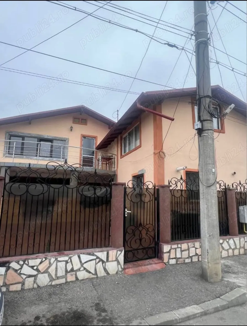 Propietar vand casa zona afi