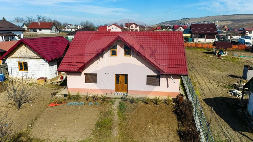 Casă de Vânzare, 3 Camere, 1577mp Teren la E58 - Lețcani, Iași