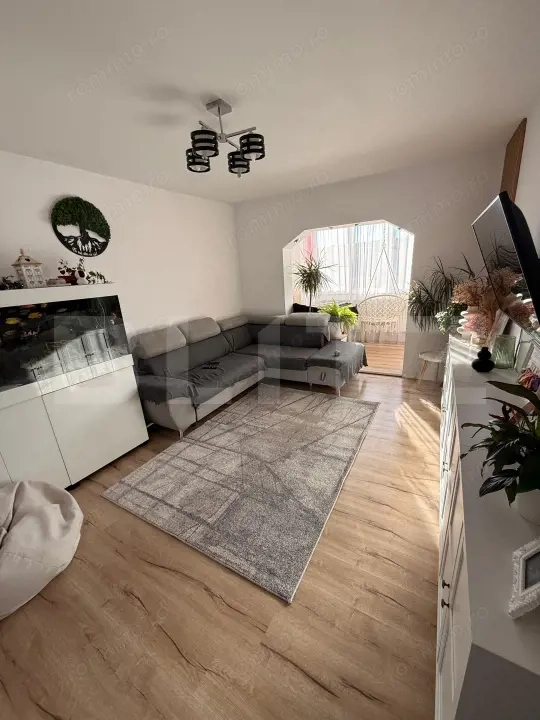 Apartament cu 3 camere, 71 mp, renovat complet, zona Tractorul