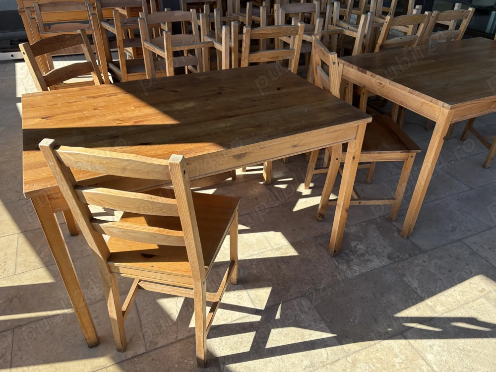 Mese cu scaune din lemn