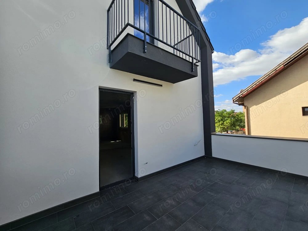 SAD la parter. Apartament cu 3 camere la Etaj si Mansarda!