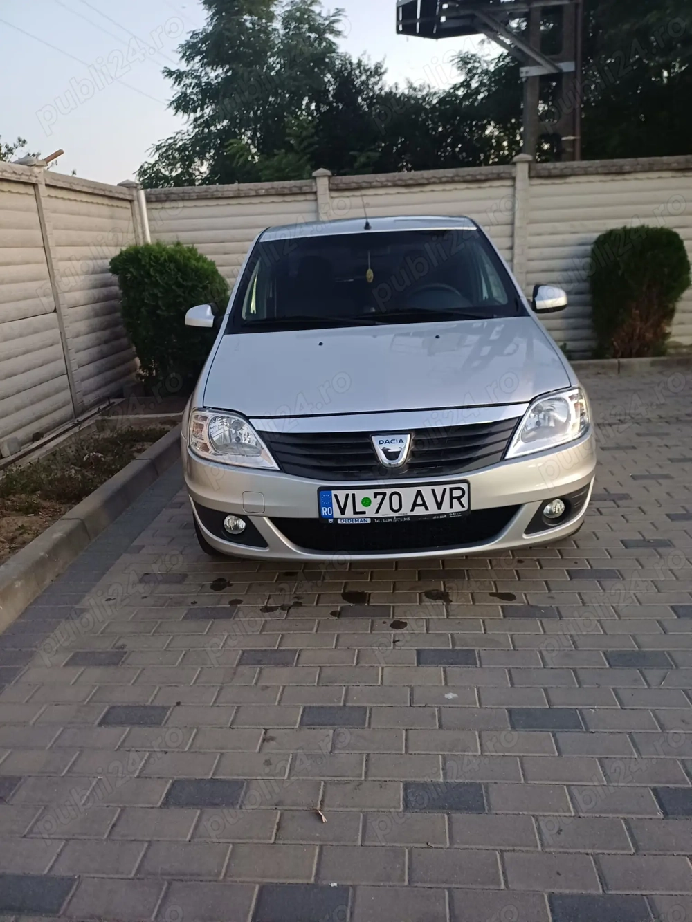 Vând Logan 1.2 benzină 2012