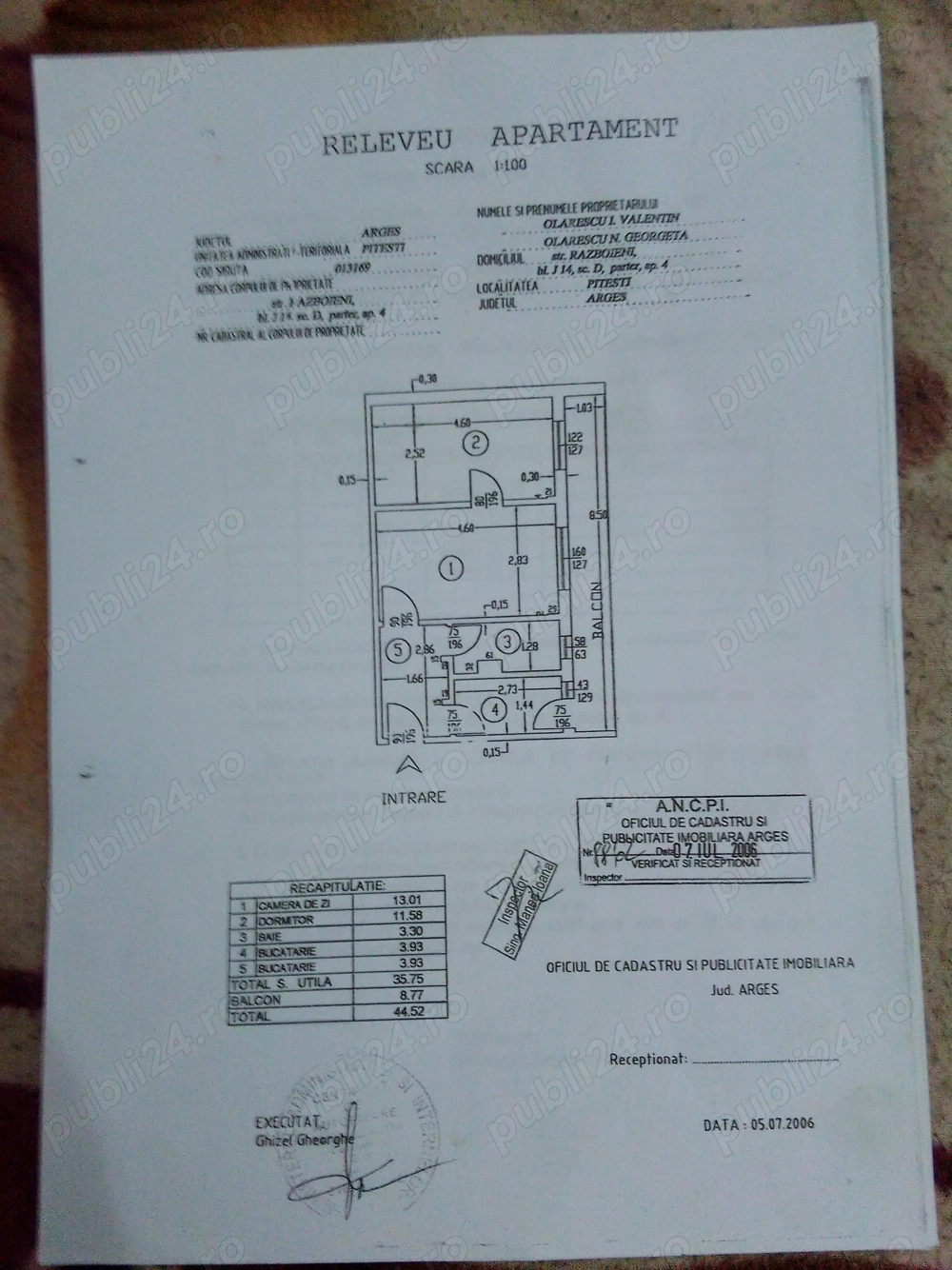 vand apartament semidecomandat