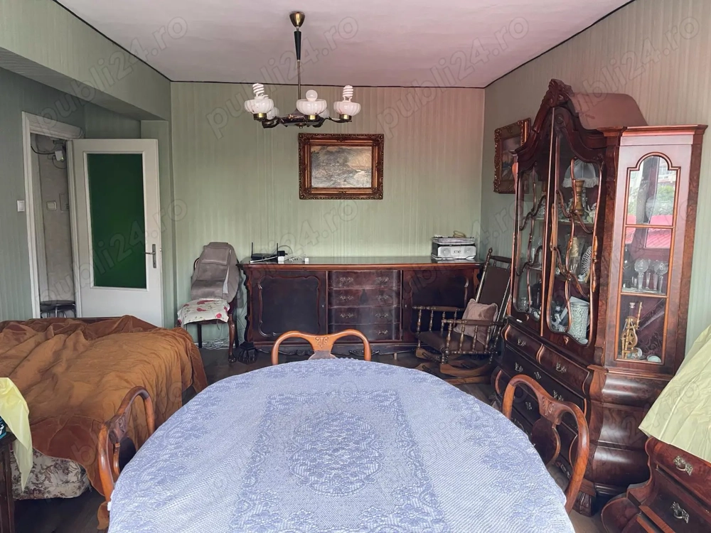 Apartament 3 camere AN etaj 2 din 10 pe b-dul Dacia (Profi Super 24 7) cu termopan, parchet, 2 băi, 