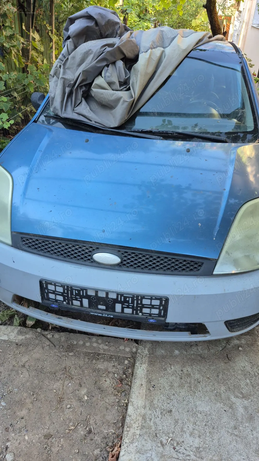 Vând Ford Fiesta, motor 1.4 benzină, an 2003, în stare de funcționare.