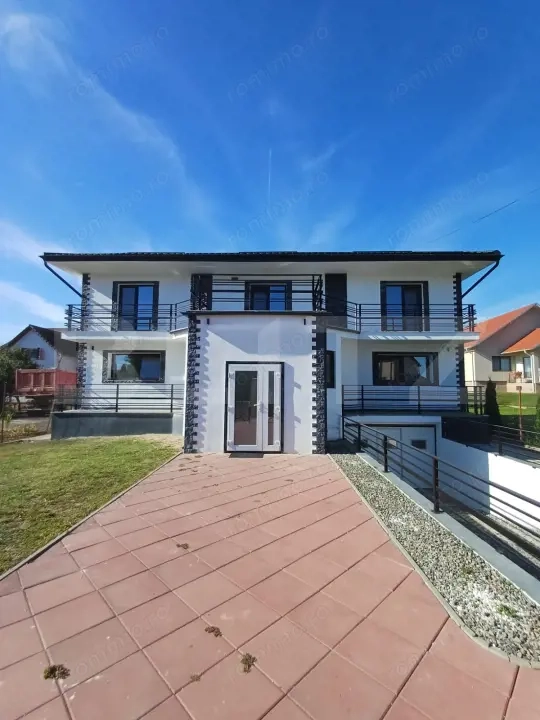 Casa individuala 262 mp, teren 1337 mp, in Mihai Viteazu