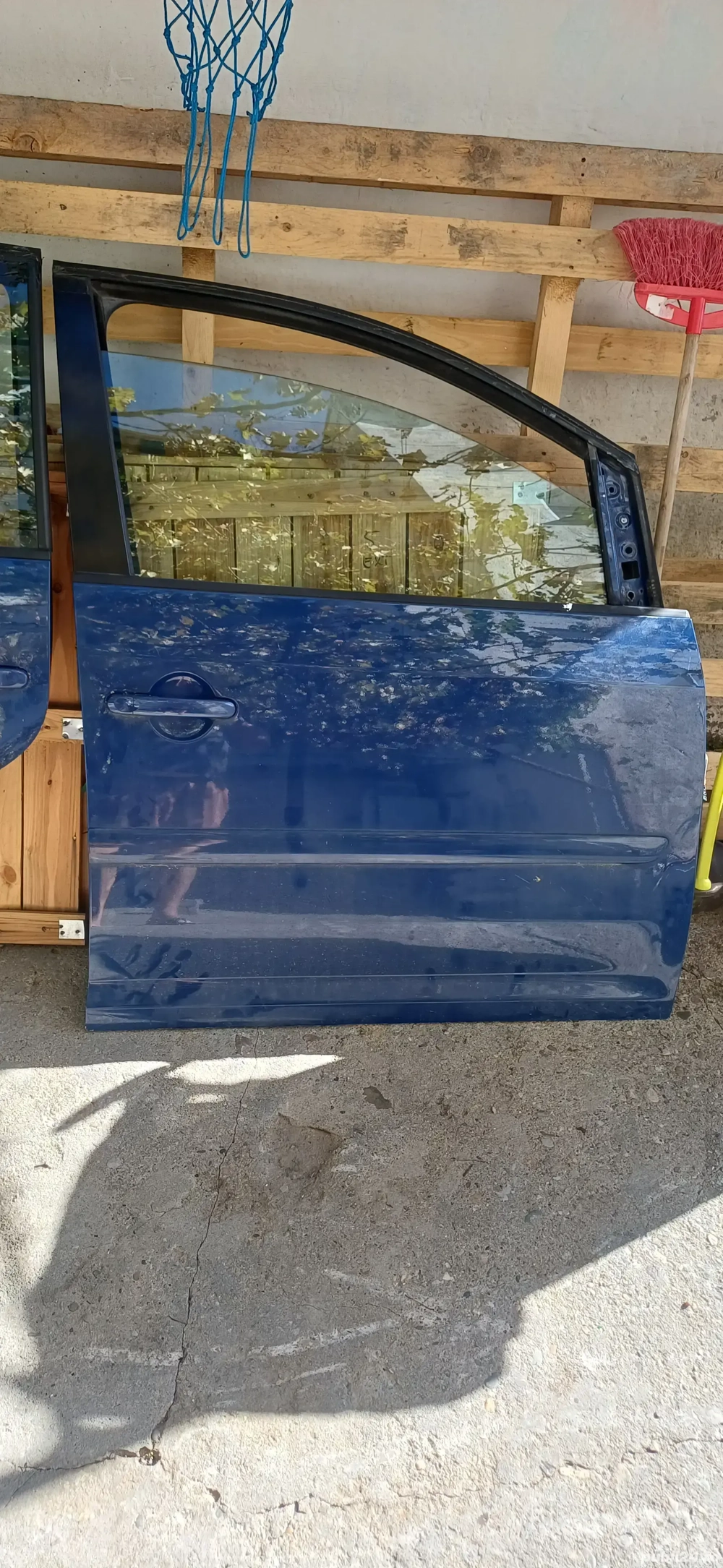 vand usa fata dreapta si usa spate stanga 