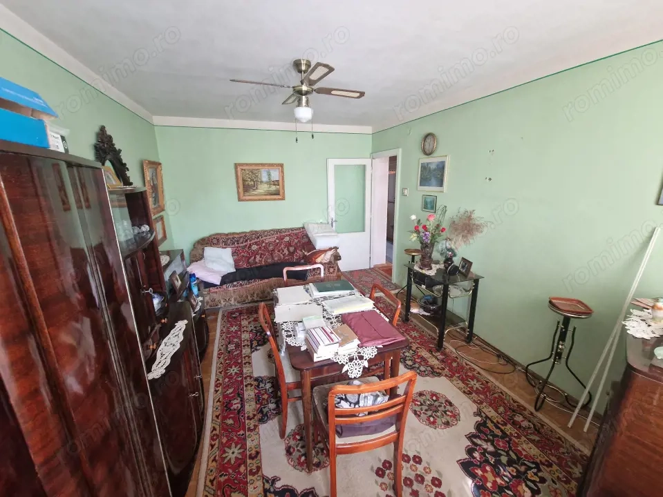 Apartament 3 camere – zona liniștită, aproape de Facultatea de Litere