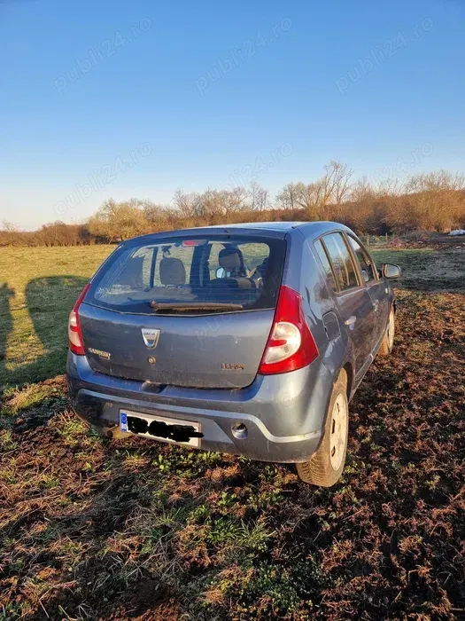 Dacia Sandero atins in fata Dacia Sandero atins in fata