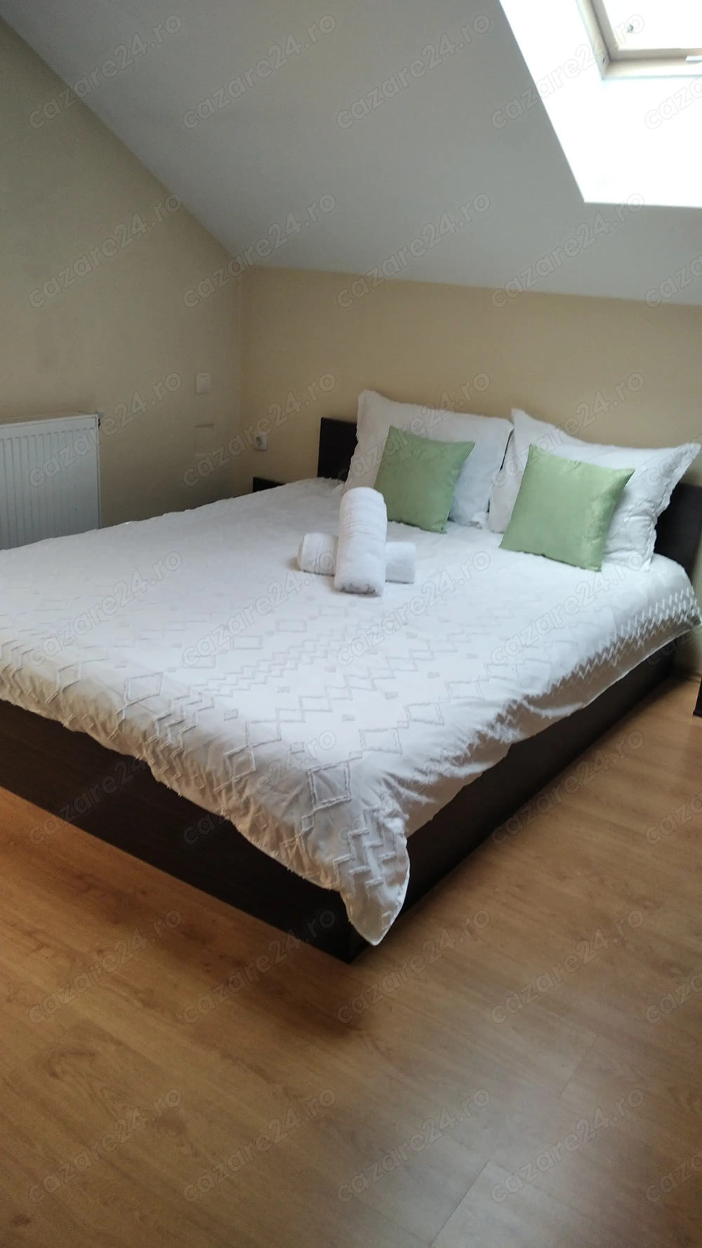 Ofer spre închiriere doua dormitoare cu baie proprie