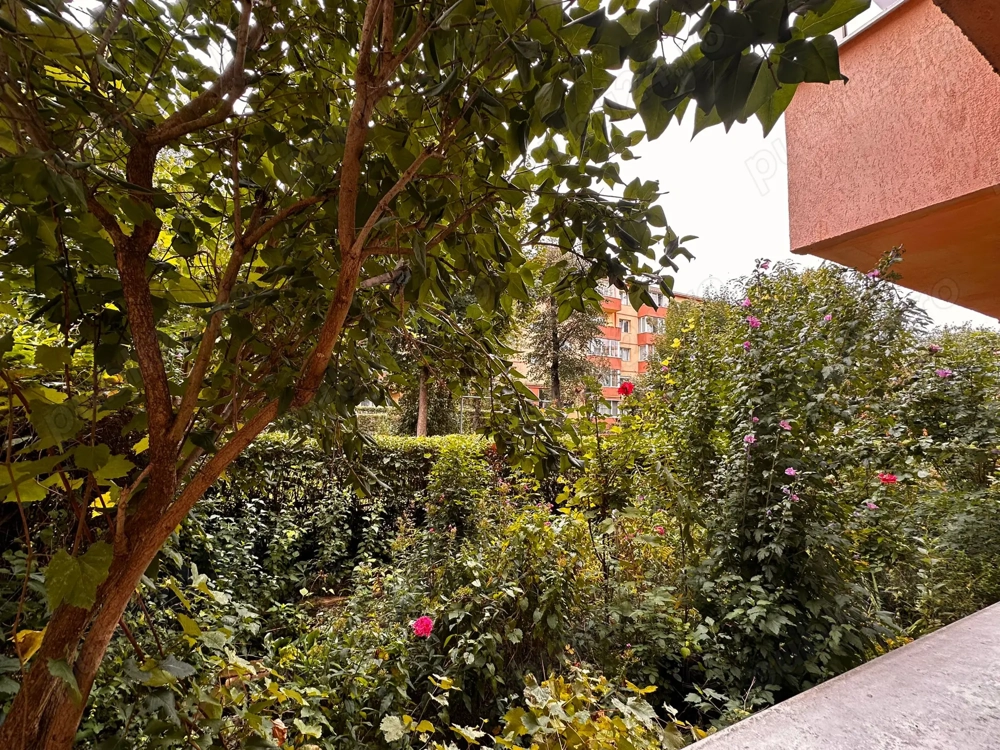 Apartament cu doua camere,semidecomandat in zona de interes