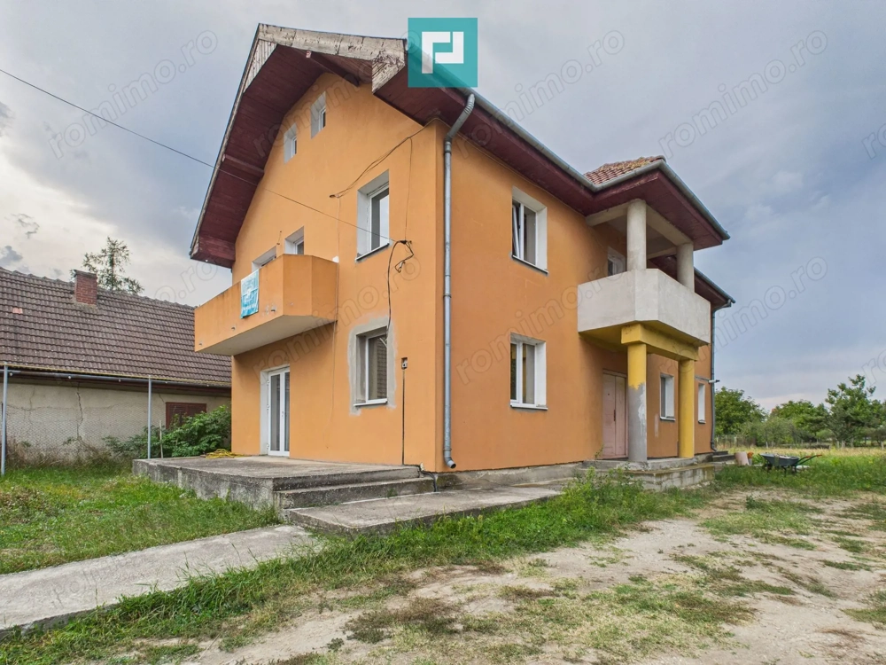 Casă cu 5 camere în Remetea Mare