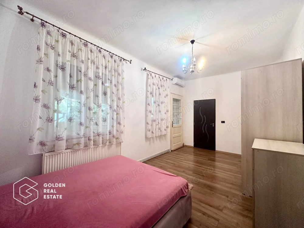 Casa centrala cu 3 camere, curte privata și gradina