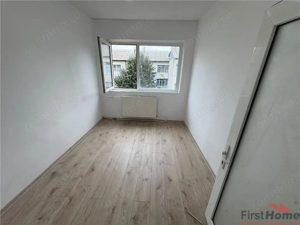 Garsoniera 12mp , de vanzare, zona Sud, etaj 4 cu acoperis