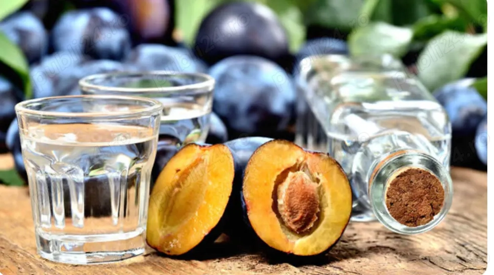 Vând țuică de prune