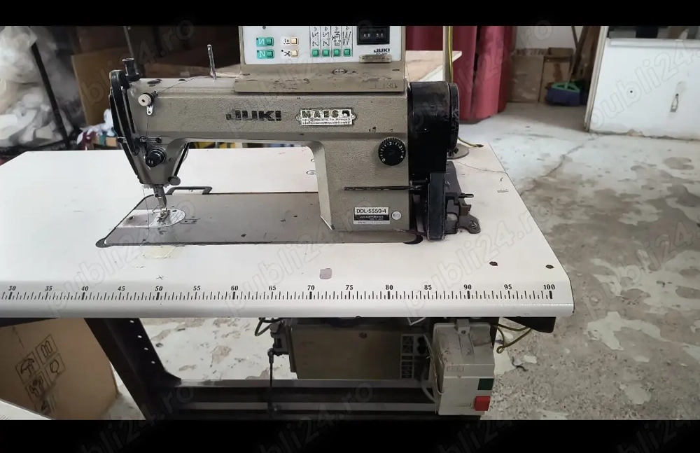 Vând mașina de cusut 