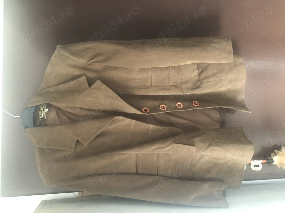 Palton scurt achizitionat din Paris