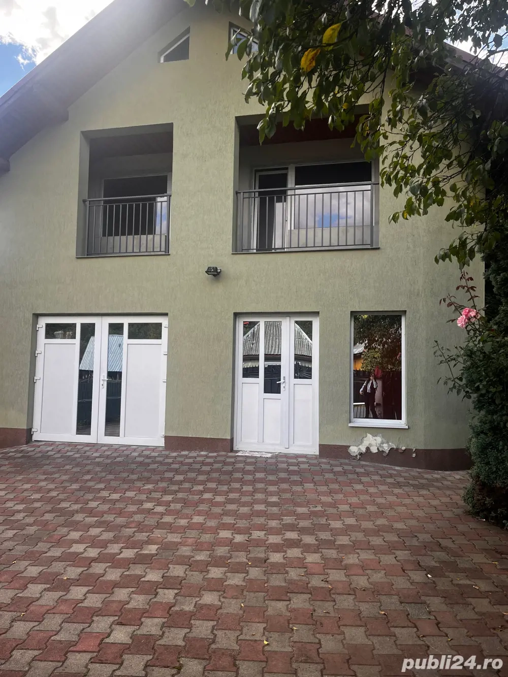 Inchiriez casa cu etaj 