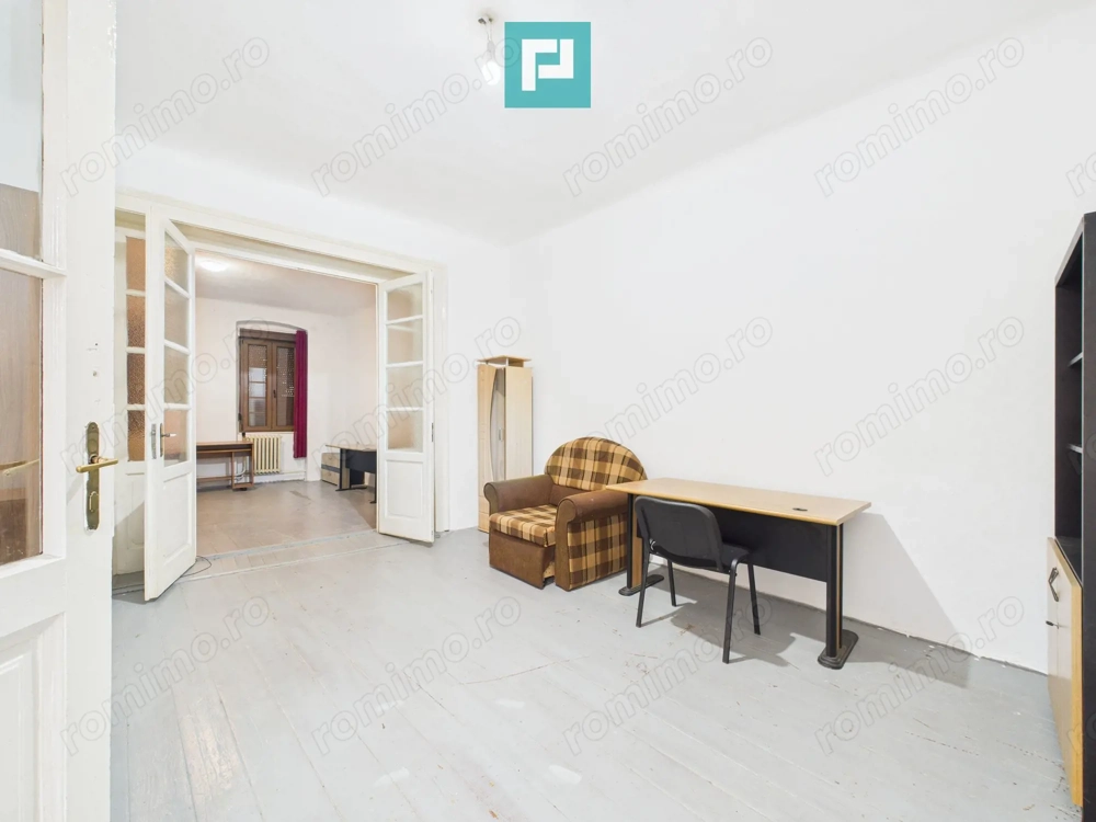 Casă 2 camere + anexe, teren 234 mp.