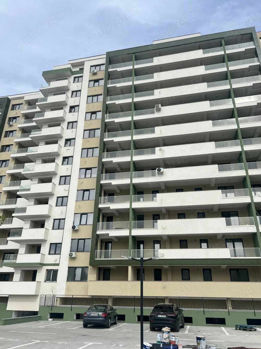 3 camere bloc nou zona Zavoi, loc de parcare inclus