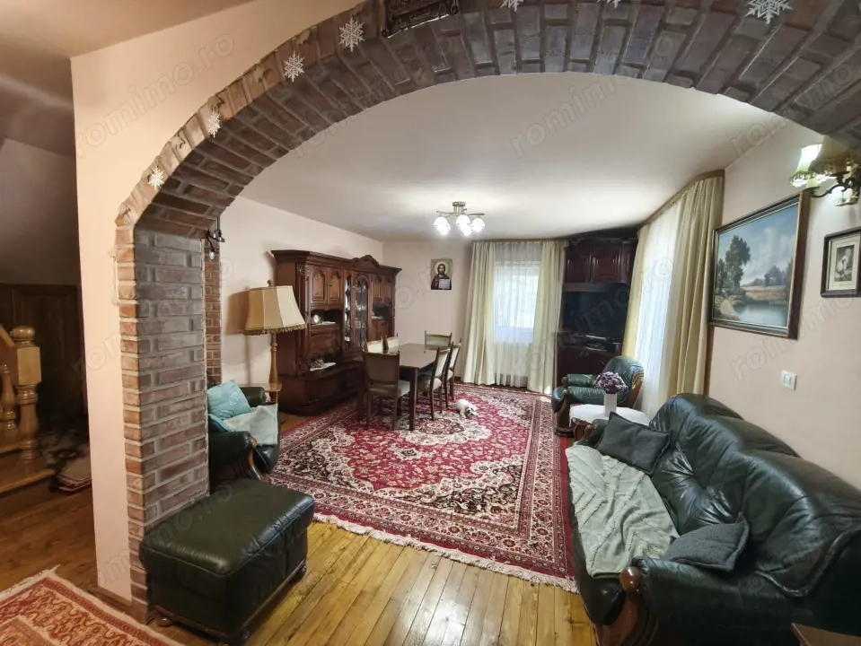 Casa 5 camere, zona ultracentrala, 1500mp teren, Radauti