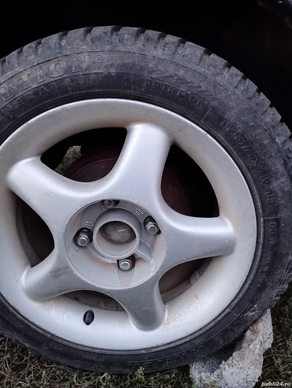 vand 4 jante aliaj cu anvelope aproape noi de iarnă în 4 prezoane detalii la telefon  