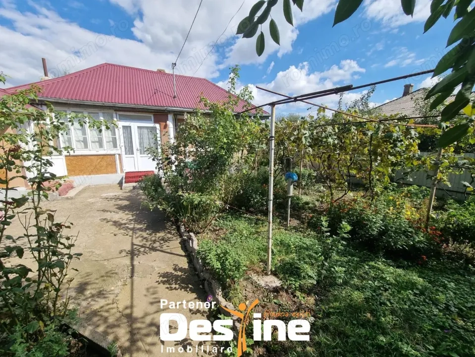 Casă cu teren 692 mp în Lunca Pașcani, gaze, apă, canalizare, 6 km de oraș