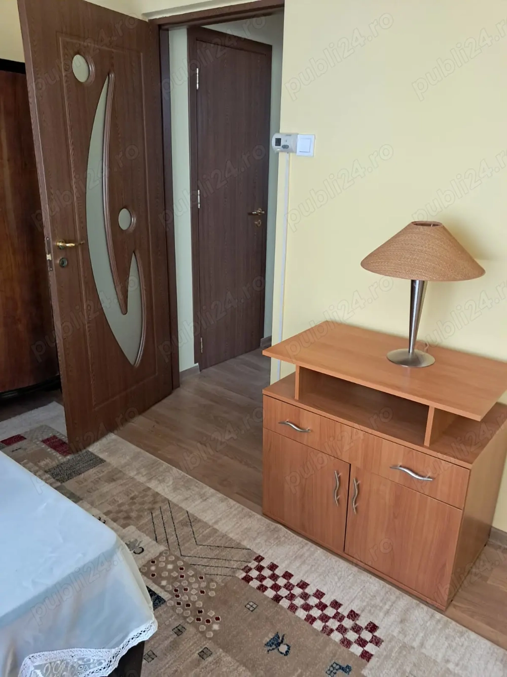 Apartament 2 camere Podu Roș.Persoană fizică Prima inchiriere