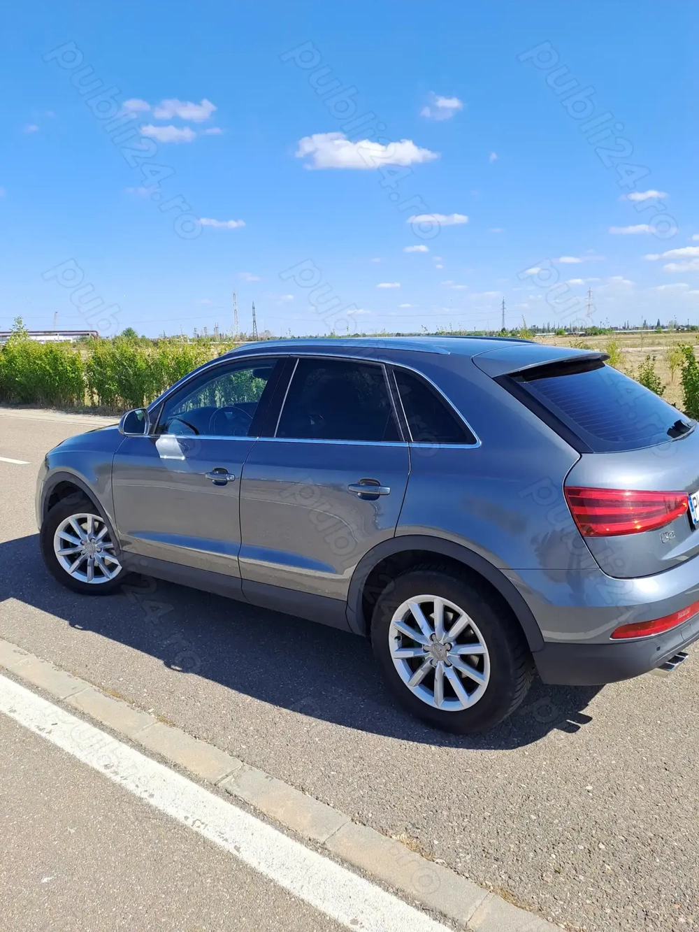AUDI Q3 quattro AUDI Q3 quattro