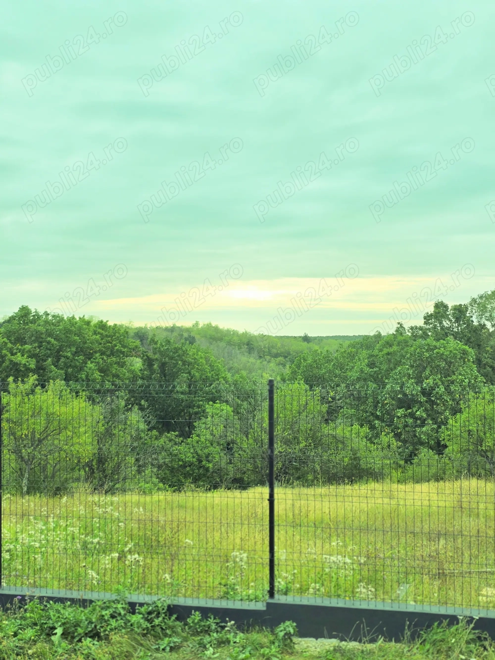 Vând 1200 si 3000mp teren intravilan, într-o zona mirifică cu acces stradal, toate utilitățile.