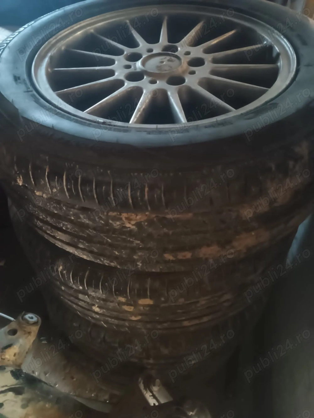 Vând jante BMW r16 cu tot cu cauciucuri 