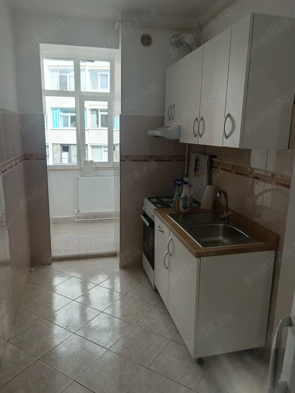 Apartament 2 camere nemobilat, recent renovat, etajul 4,  zona bd dacia piatra neamt