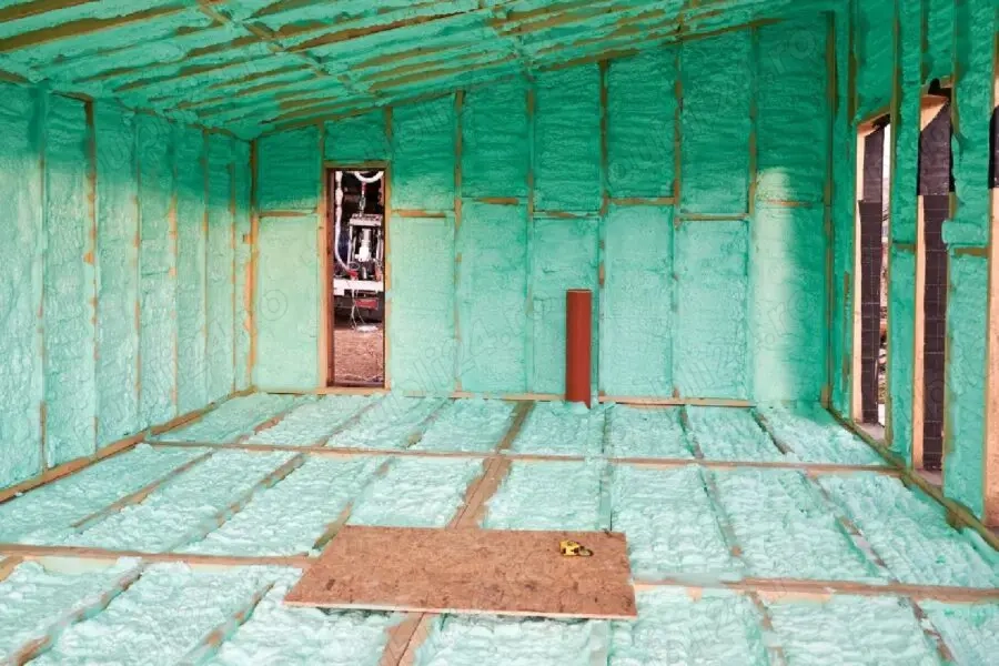 Caut asociat firmă izolații spumă poliuretanică 