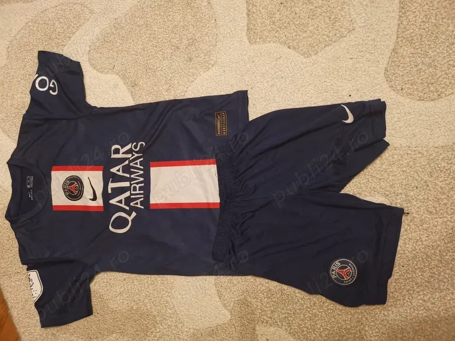 Echipament Mbappe, marimea 152