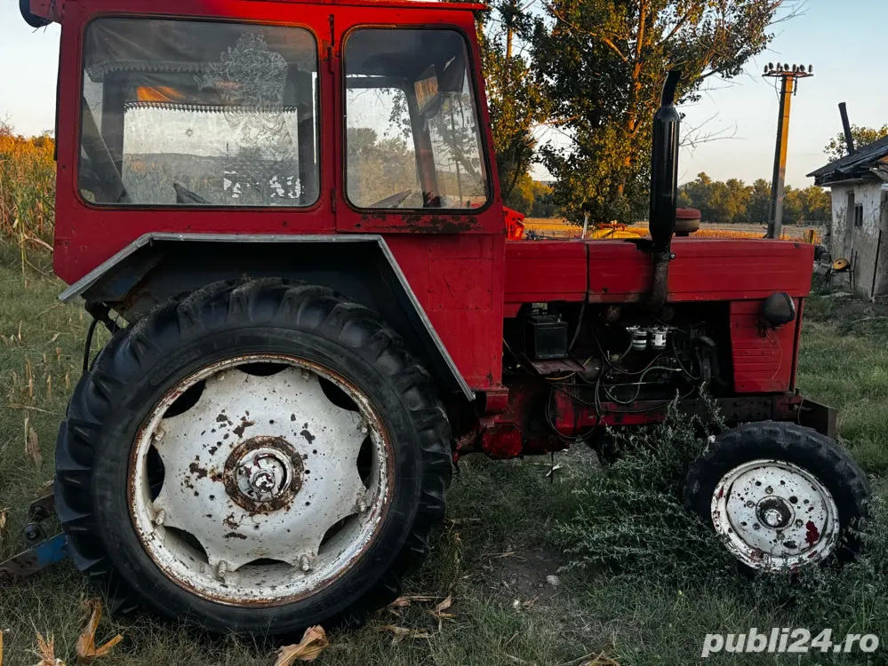 vand tractor u 650 si presa de baloti lerda