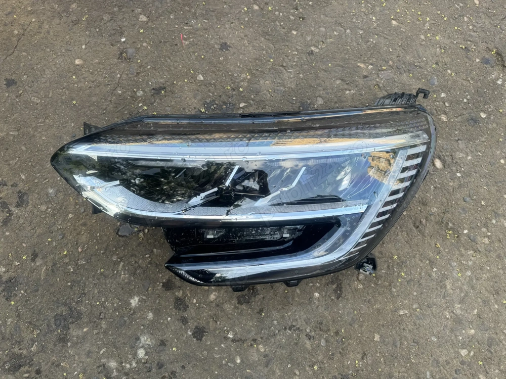 Far stanga renault megane 4 facelift cod 260608417R 