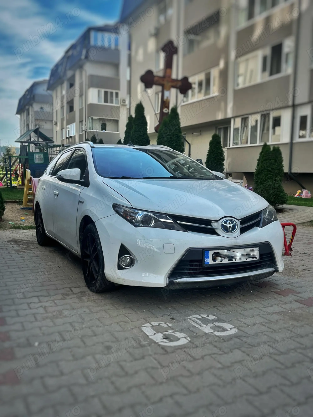 toyota auris 2015,1.8 hibrid 