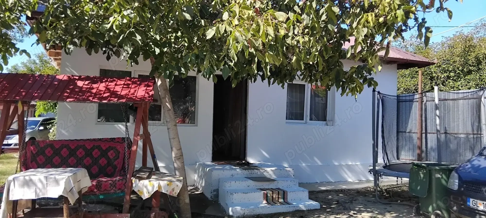 Vănd casa ,  livada, pășune, iaz, Munteni la 7km de Tecuci jud Galati