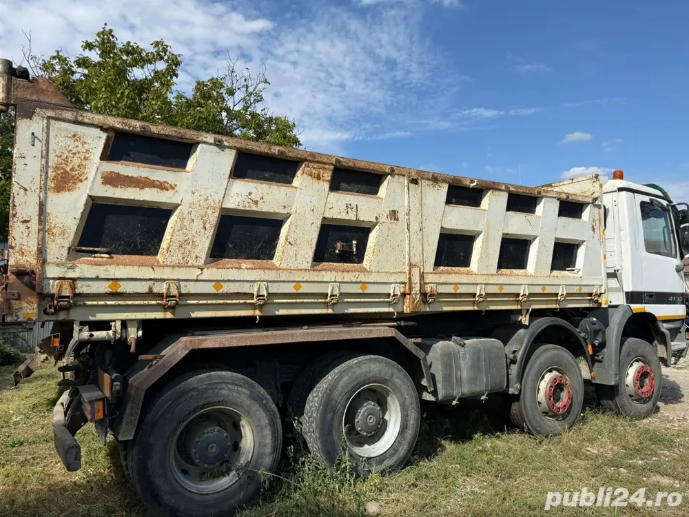 Autobasculanta Mercedes