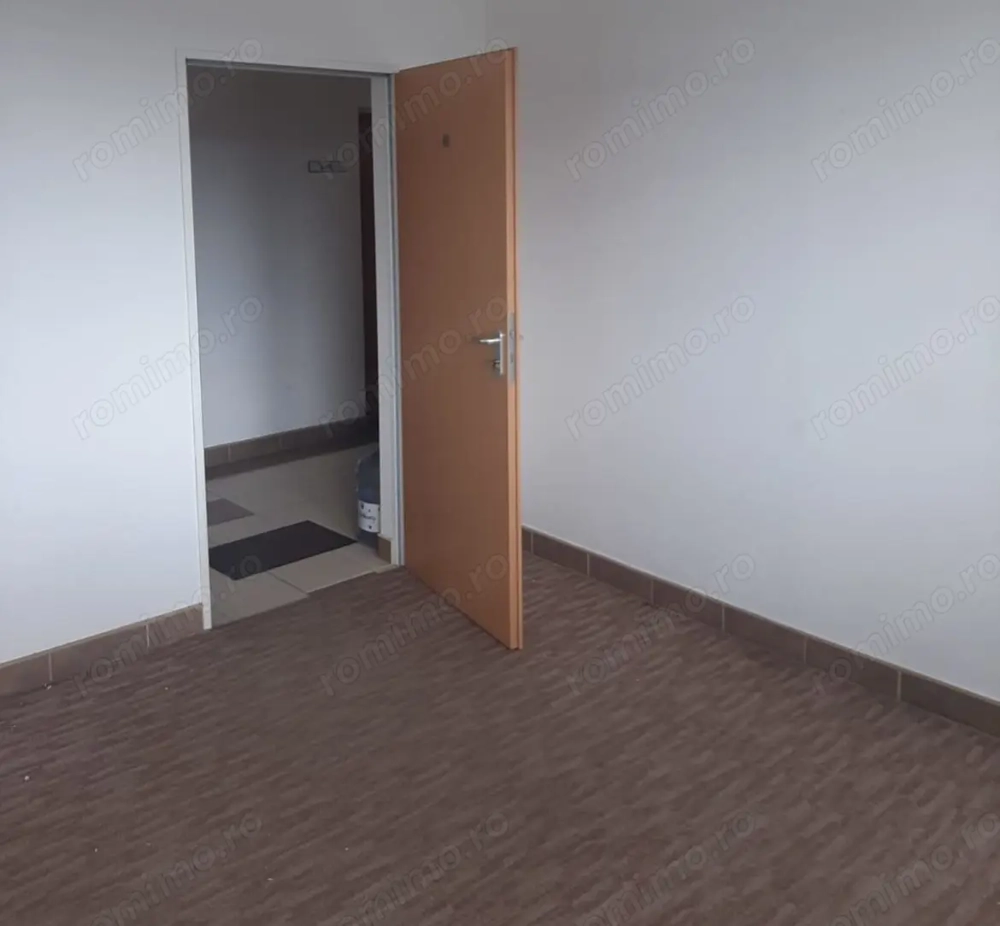 Birou de închiriat   12 mp, etajul II