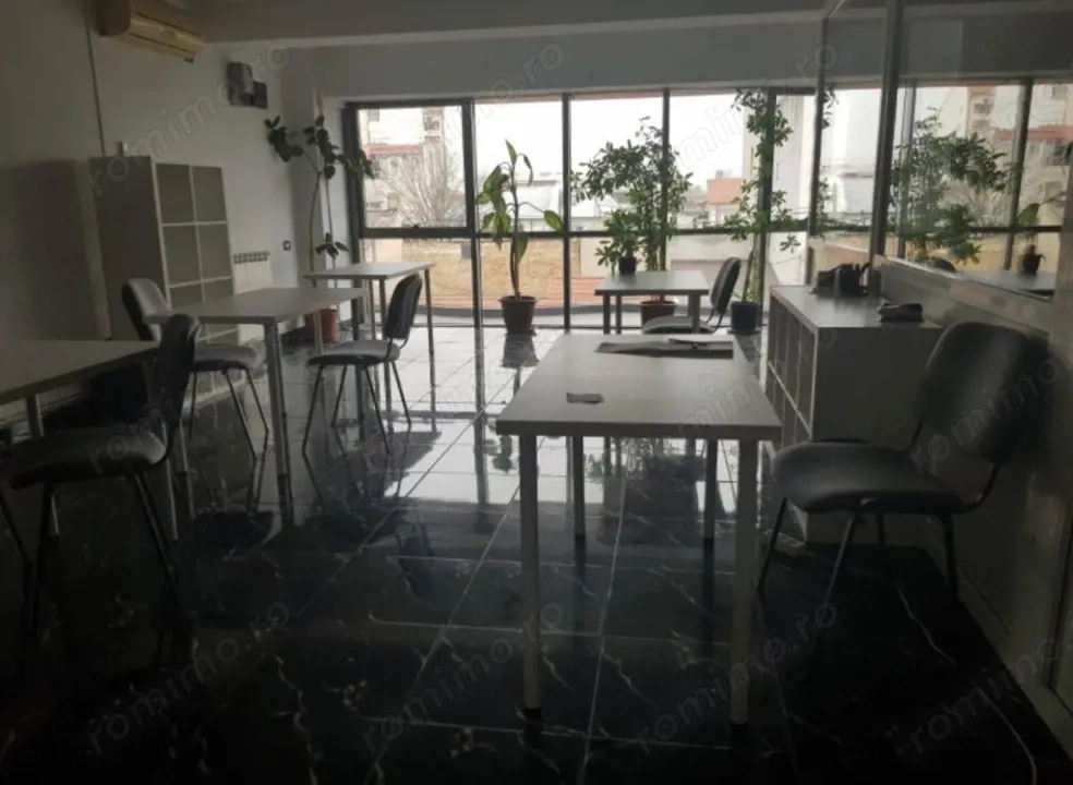 Capitol ( aproape de bd. Mamaia), spatiu BIROURI 104mp.