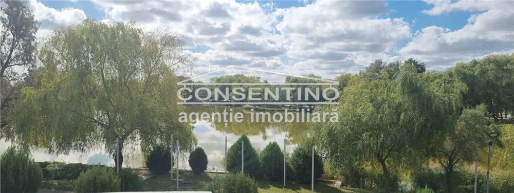 Se vinde teren , in Parcul Tineretului,cu deschidere si vedere spre lac.