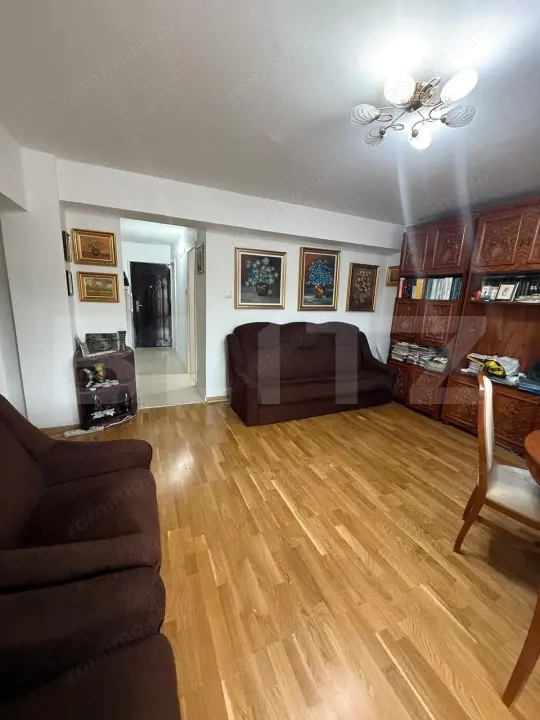 Apartament de vanzare, cu 2 camere, 60 mp, zona Sala Sporturilor, etaj 1/4
