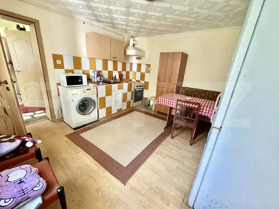 Casă de vanzare 114 mp cu pivnițe, anexe și curte mare ,teren 1127 mp,Blaj