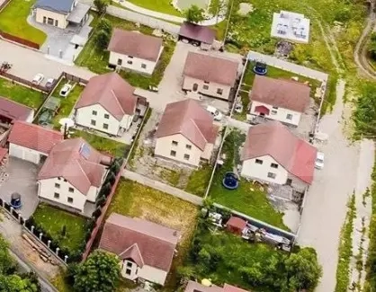 Casă modernă, 3 dormitoare, birou, 135 mp utili, teren 423 mp – Hălchiu, Brașov